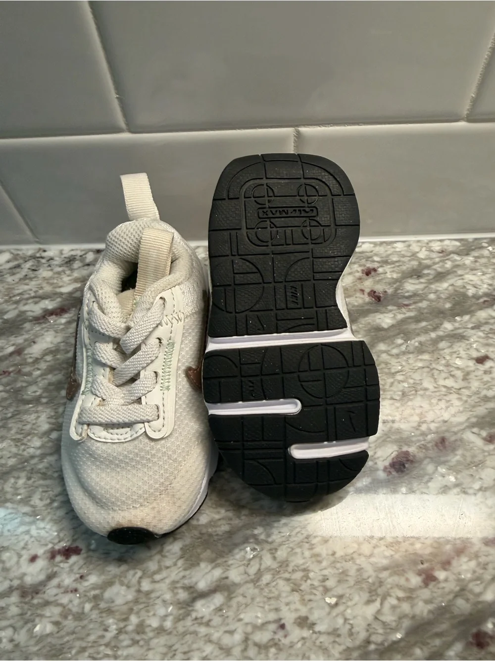 Toddler Nike Air Max size 4